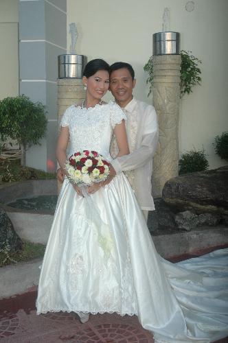 Sweet Memories - This photo is taken during our wedding last Dec.22,2008 one of the happiest moment in my life although we are not that rich but my husband do his very best to give me the most beautiful and memorable wedding that a bride could wish for. After a year of being together at last were bind into one by our Dear God and make vows that in sickness and health for poorer or richer were still be at the side of each other.