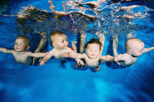 babies swimming - babies taking swimming lessons