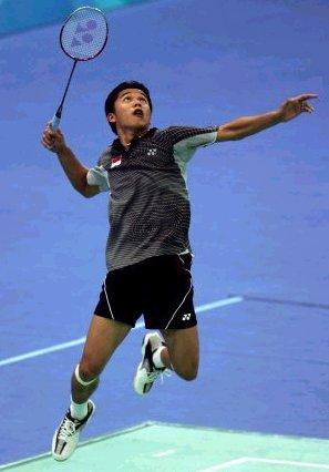 Taufik Hidayat - floating in mid air