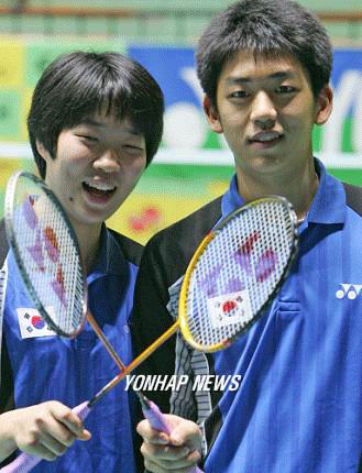 Lee yong dae - Lee Yong-dae was recently chosen as the July MVP (outstanding athlete) by one of the sports papers here, Sports Chosun. Those papers are pretty seedy but they are mostly about sports so I guess it's a kind of honour.