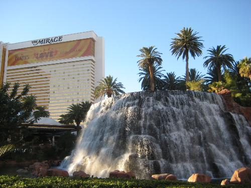 Las Vegas - The Fountain with The Mirage on The Background