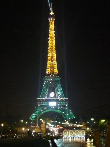 Paris at night - 'Good talkers are only found in Paris'