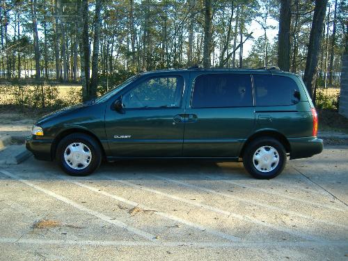 Mini Van - This is a nissan quest mini van year 1999