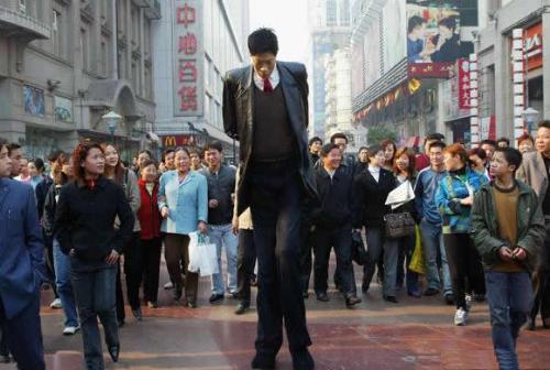 Xi Shun - The World's Tallest Man - Bao Xishun (also known as Xi Shun or 'The Mast')