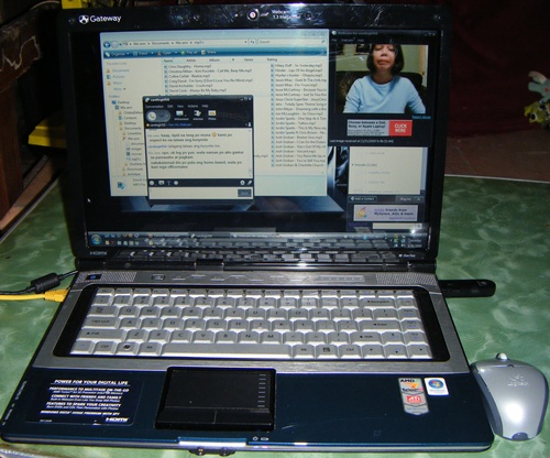 Gateway M-1625 - This is a Gateway M Series laptop. M-1625 to be precise. It has a 2GB of RAM and 250 GB of hard drive. OS is Windows Vista Home Premium. It also has a built-in microphone, speakers and webcam.