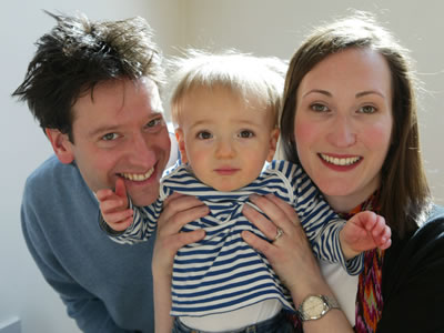 Parents and a child. - 400 x 300 - 29k - jpg - www.theparentcompany.co.uk/.../ParentsChild1.jpg