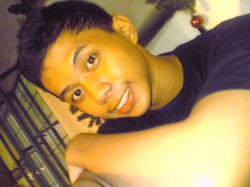 my name is henry - this is me..my name is henry san miguel..16 year old student of FEU FERN college.ph well as to describe myself..i actually love pictures..collecting it,having a shot of something even myself i played with it...cause i love it...but it is not my passion..my passion is to dancing, volleyball, bowling and tennis...but i can barely try extreme sports...  this photo was taken last january 1 2009 early 1:28am..hehe..hilarious right..but its true...at that moment we are celebrating new year..!!!