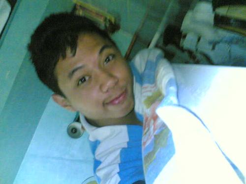 happy - this photo states happines 'cause im a happy person,cheerfully cheering myself to be happy though lots of problems blocks my way to smile and be happy..  i let myself smile though i'm having a hard time showing them that im sad...see to it that they use to see me happy always..hehehehe...xiao.:-)