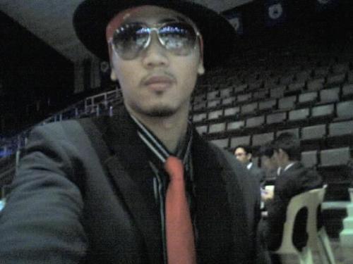 Cool - Actually this picture taken last year during my college prom. I really hope to be the king of the night but.... Very sad you know. Friends assumed me to be the king. It's okay. I hope to be the king this year. Wish me well.