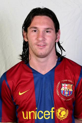 lionel messi - messi 2009 in his new shirt