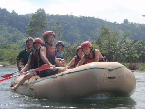 White Water Rafting - This photo was taken last December 2008. My friend's pal all the way from Japan visited the city of golden friendship (Cagayan de Oro City).  The white water rafting is another pride of the said city. Any kagay-anons from MyLot or members who happened to experienced the white water rafting adventure in Cagayan de Oro is highly appreciated to share that with me. Long live CDO!!!