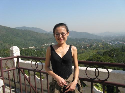 Visit the Fragrant Mountain Again - The picture I like most. O(n_n)O~. At that time, I was standing at the top of a temple.