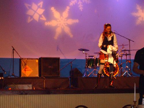 Rock singer -  This is a pic of a rock bank singer that prefored at a sci-fi convention.