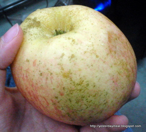 fuji apple - It's a fuji apple I brought to the office for a snack. Photo from: http://yesterdaymeal.blogspot.com where I keep a food photo-log.