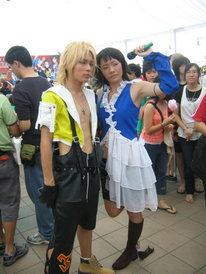 Yuna and Tidus Cosplayers - two cosplayers dressed up as Final Fantasy X characters