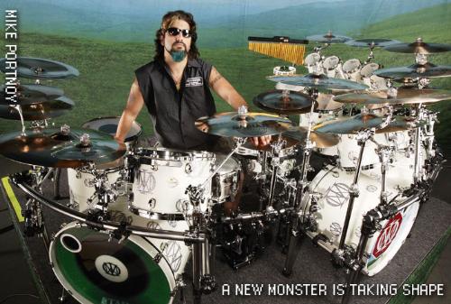 mike portnoy, dream theater, - this is a pic of mike portnoy on his new set of drums, great pic fora drummer's wallpaper