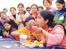 golgappa competition..!!:) - A picture of an ongoing golgappa competition..!! golgappa competition..!!:) - A picture of an ongoing golgappa competition..!!
