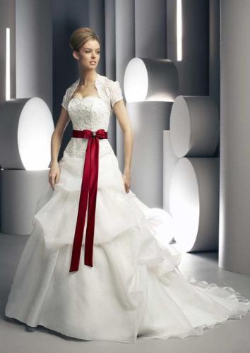 my wedding dress - i want this wedding dress badly ! is it ok to wear this on a garden wedding?