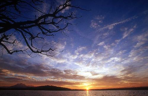 Awesome picture of the sky during a sunset... - The subject makes it pretty self explanitory.