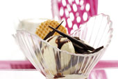 Chocolate - Vamilla ice cream with chocolate sauce and chocolates