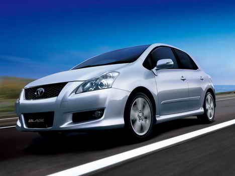 a Toyota motor car - a photograph of a Toyota car