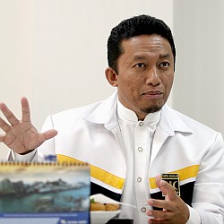 tifatul sembiring - this was taken from http://inilahpolitik.blogspot.com