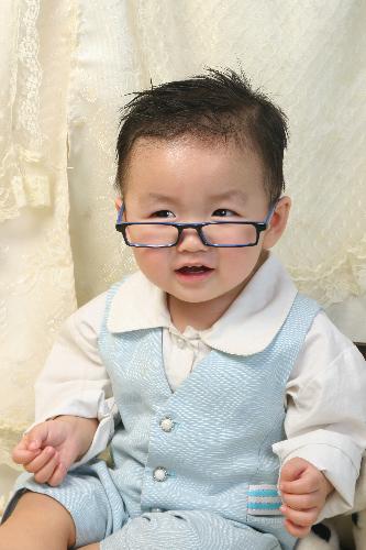 A HAO's photo - A HAO right now cannot speak one word at all.he can just walk several steps.but if i teach him to pronounce mama or baba, he will refuse to learn.