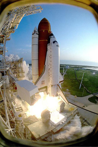 space shuttle discovery - space shuttle discovery gets launched