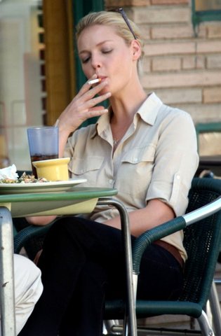 katherine heigl - Grey's Anatomy's Katherine Heigl caught smoking.