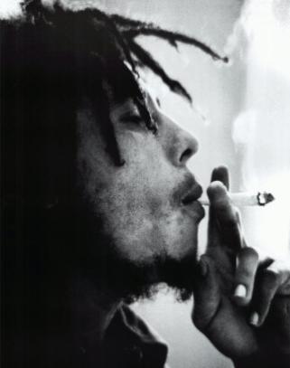 bob marley - reggae icon bob marley smoking