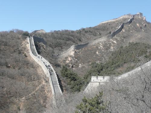 the great wall - The Great Wall,like the Pyramids of Egypt,the Taj Mahal in India,is one of the great wonders of the word.