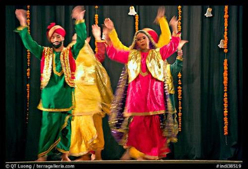 india - dances in india