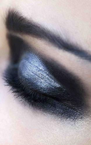 beautiful eye lash - Just what this beauty queen needs as you can never have enough mascara. Here’s power to the lashes!