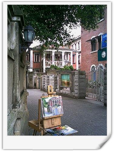 alleyway - The alleyway belongs to Gulangyu island , a place of interests in Xiamen
