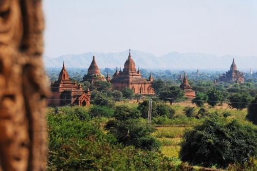 Bagan Myanmar - Bagan (Pagan) with over 2000 Pagodas and Temples in upper Myanmar and you can visit Bagan all year round as there is no actual rainy Season like in the lower parts of Myanmar, therefore we called it Sommer Season.