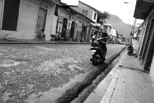 I take a walk into the ...... - real DR and go uptown.  quite a change from the tourist areas...
