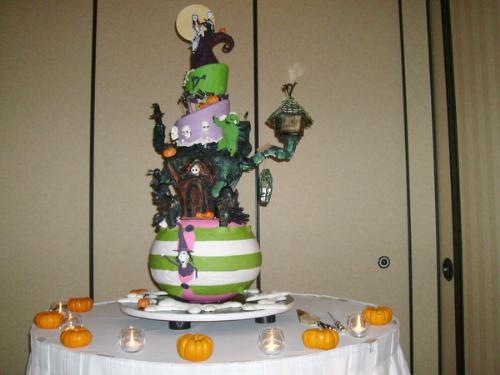 Odd Wedding Cakes - A Nightmare Before Christmas wedding cake. Now this is awesome!