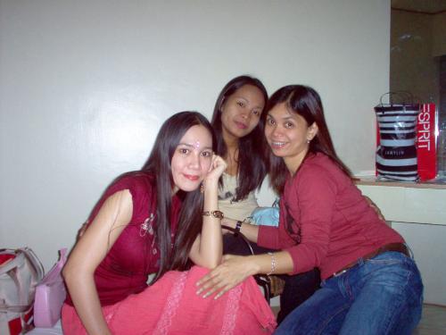 Me, Vin and Ate Lyn -  I'm the one wearing a bindi and maroon colored shirt.