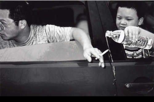Funny Pics - Even the small kid knows smoking is injurious to health