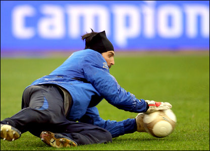 Gigi Buffon - Best Soccer Goalkeeper - In this photo, you see Gianluigi Buffon (Italy)making a diving save during training.
