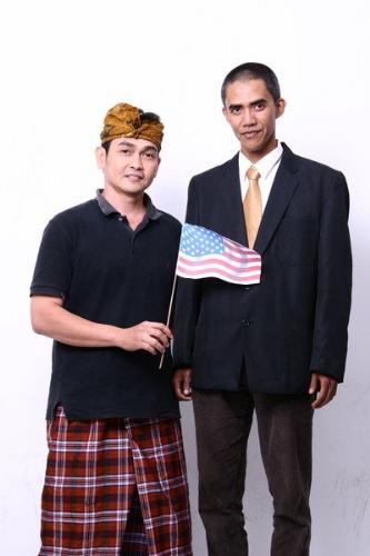 Duplicate Obama in Indonesia - Duplicate Obama in Indonesia

can u believe this after seeing this picture