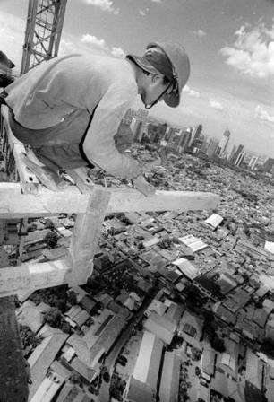Indonesian Superhero 2 - This is another indonesian Superhero, they fix something in building construction. Really scary but this is their job.