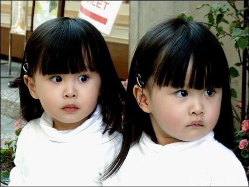 twins! - These are two girls who are twins in TaiWan province . So cute so lovely everybody like them ,they look like superstars .