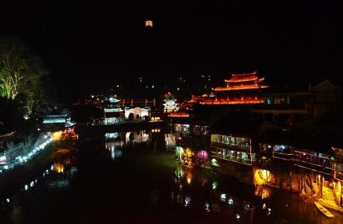 the night of the old city - How beautiful the city is!