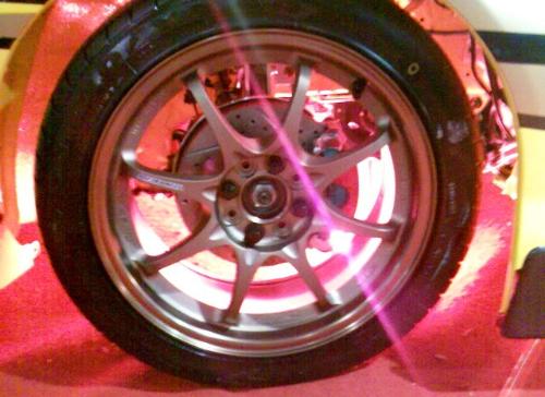 Car - A wheel that lights up