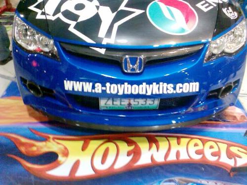cars - Look a honda with graphical hood.