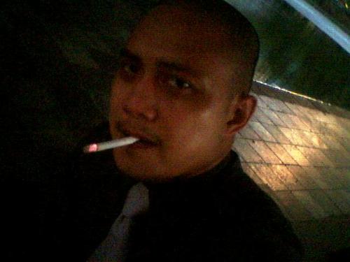 Takin a break - Well, actually this was taken after work in the busy financial district of Makati City. A year when I was stil affiliated with the Stock Exchange in my country. :) Peace!!! Ya'll