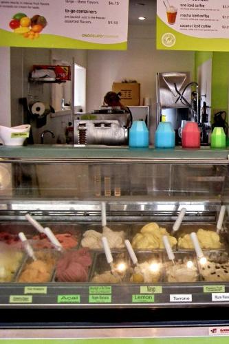 ice cream shop - A picture of an ice cream shop.
