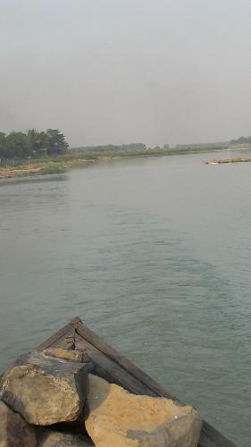 Why the stone kept? - Here is a picture of boat. But some stones are kept in it. Why it is kept my friend?