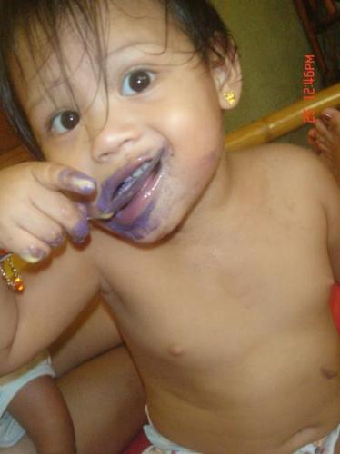 eating ice cream the Nice way - This is my niece Nice and she loves ice cream!